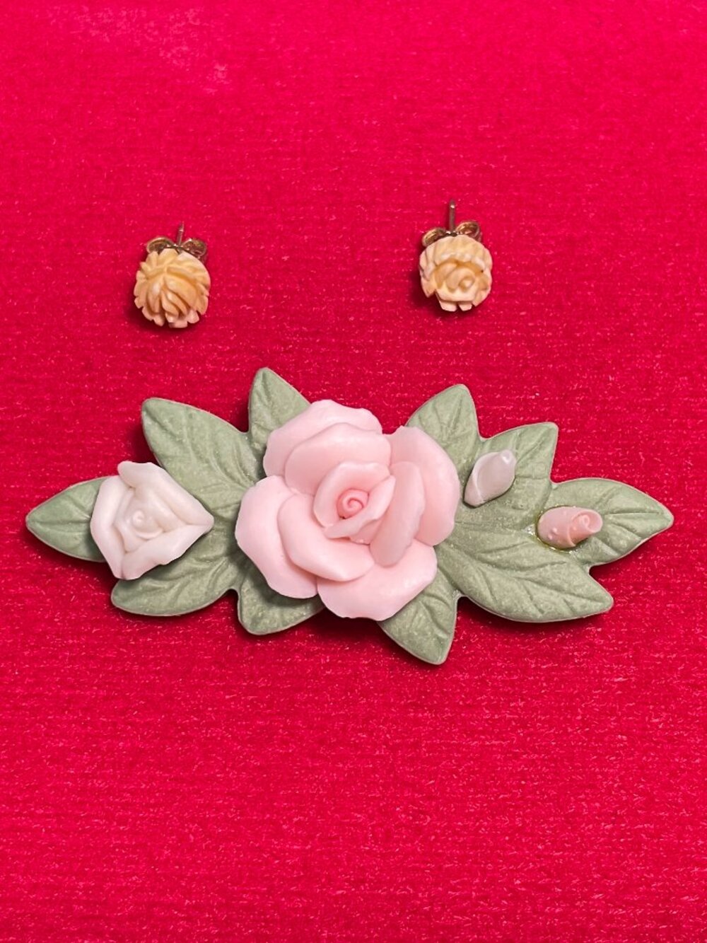 VTG Avon 1987 Porcelain Petals Rose Brooch & Carved Yellow Floral Studs Set